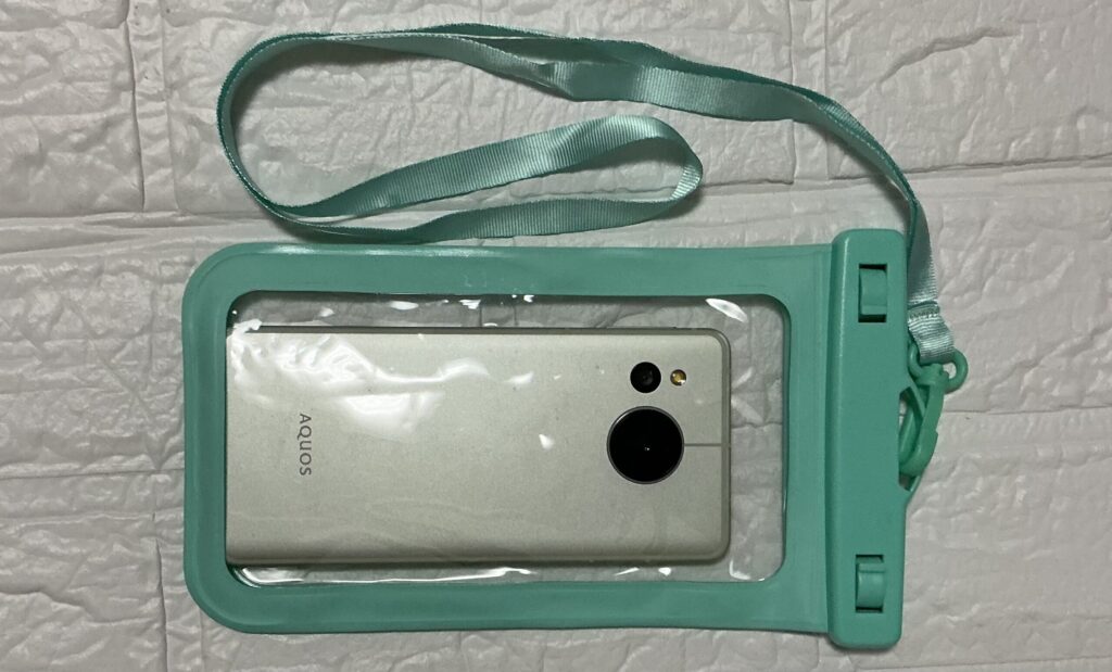 ケースにスマホを入れた状態 6.1インチでも余裕