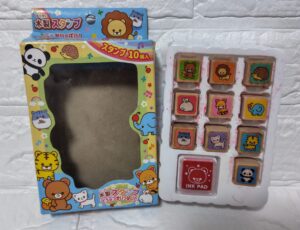 朝勉強のごほうびに使っている木製の動物スタンプ