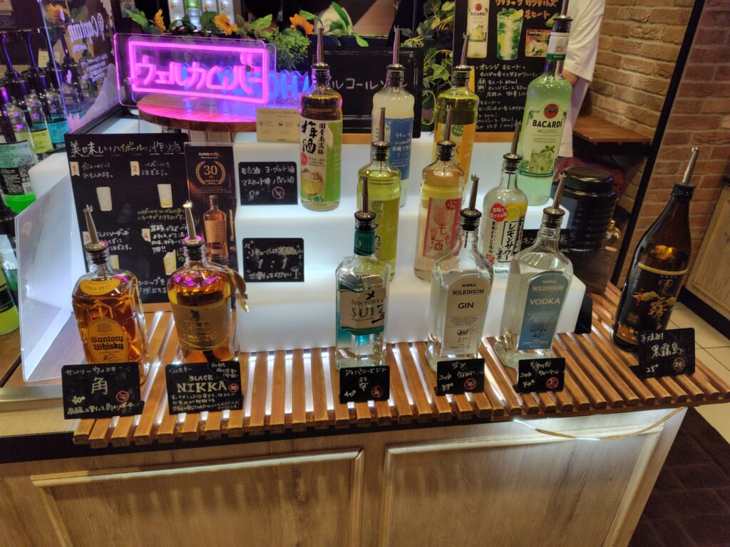 スーパーホテル横浜・関内の無料ウェルカムバー ウイスキーや焼酎などのアルコール