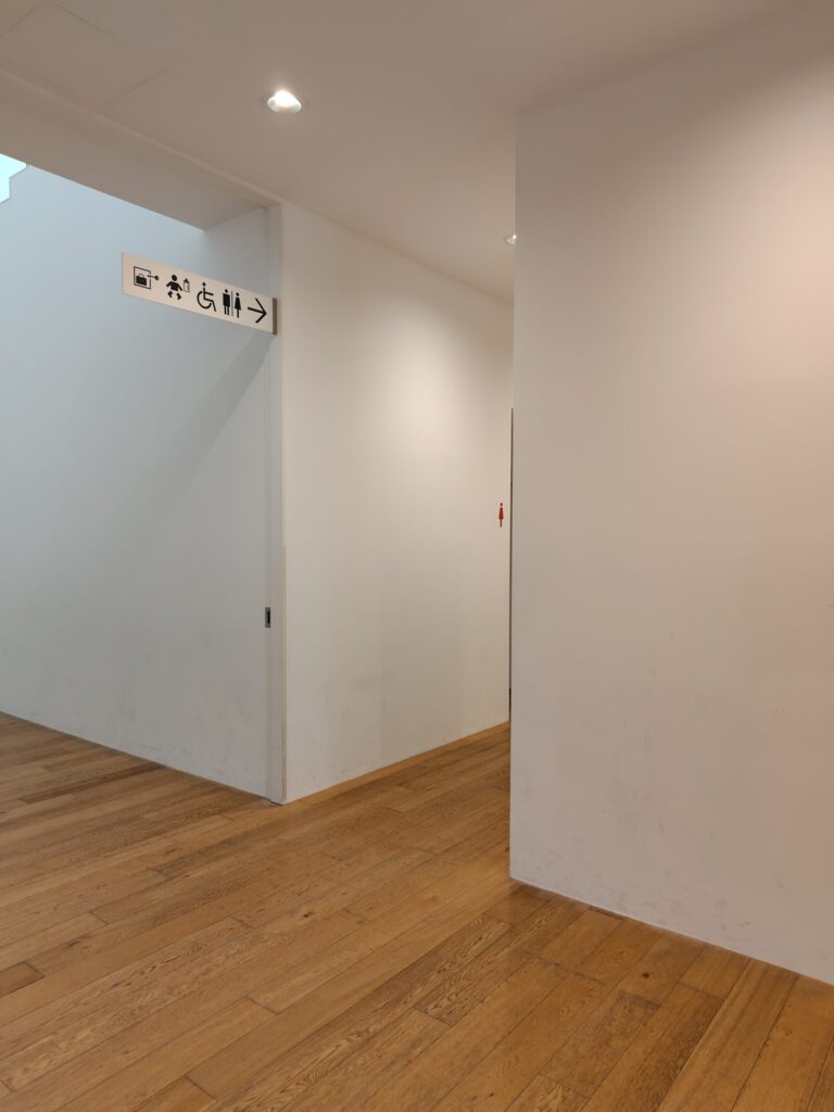 カップヌードルミュージアム横浜 コインロッカーの案内板